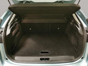 Citroen e-C4 50kWh Shine (136 ps) - REVERSE CAM - HEATED STEERING - BLIND SPO