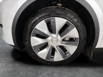 Tesla Model Y SUV RWD (346 ps) - KEYLESS ENTRY - 360 CAM - LED