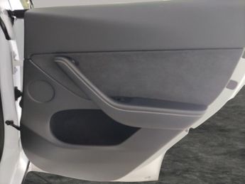 Tesla Model Y SUV RWD (346 ps) - KEYLESS ENTRY - 360 CAM - LED