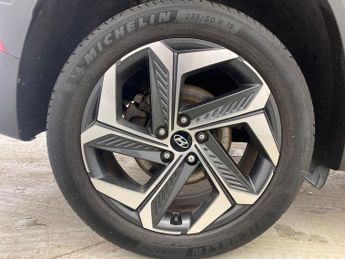 Hyundai Tucson 1.6 h T-GDi Premium (230 ps) - NAV - HEATED STEERING - BLIND SPO