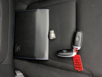 Hyundai Tucson 1.6 h T-GDi Premium (230 ps) - NAV - HEATED STEERING - BLIND SPO