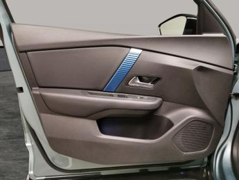 Citroen e-C4 50kWh Shine (136 ps) - REVERSE CAM - HEATED STEERING - BLIND SPO