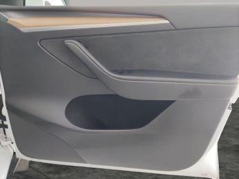 Tesla Model Y SUV RWD (346 ps) - KEYLESS ENTRY - 360 CAM - LED