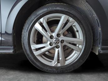 Volkswagen Polo 1.0 TSI R-Line DSG (95 ps) - LED - BLUETOOTH - PARK SENSORS