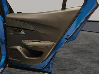 Peugeot E-2008 50kWh GT (7kW Charger) (136 ps) - LED - REVERSE CAM - NAV