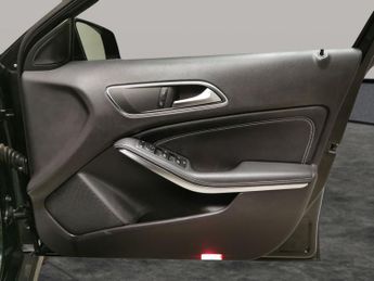 Mercedes-Benz GLA 1.6 GLA180 GPF Urban Edition 7G-DCT (122 ps) - COMFORT PACK - KE