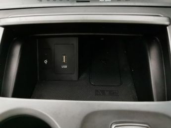 Hyundai Kona 64kWh Premium (10.5kW Charger) (204 ps) - LED - REVERSE CAM - NA