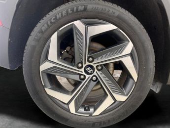 Hyundai Tucson 1.6 h T-GDi Premium (230 ps) - NAV - HEATED STEERING - BLIND SPO