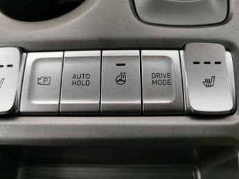 Hyundai Kona 64kWh Premium (10.5kW Charger) (204 ps) - LED - REVERSE CAM - NA