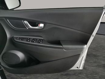 Hyundai Kona 64kWh Premium (10.5kW Charger) (204 ps) - LED - REVERSE CAM - NA
