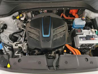 Hyundai Kona 64kWh Premium (10.5kW Charger) (204 ps) - LED - REVERSE CAM - NA