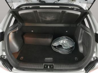Hyundai Kona 64kWh Premium (10.5kW Charger) (204 ps) - LED - REVERSE CAM - NA