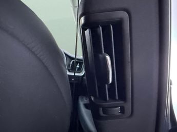 Volvo XC60 2.0 B5 MHEV Plus AWD (250 ps) - LED - REVERSE CAM - NAV