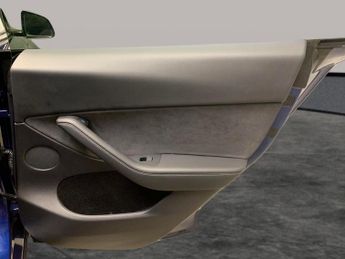 Tesla Model Y (Dual Motor) Long Range 4WDE (384 bhp) - HEATED STEERING