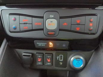 Nissan Leaf 40kWh Tekna (150 ps) - NAV - HEATED SEATS - ALCANTARA