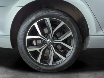 Volkswagen Passat 2.0 TDI EVO SEL DSG (150 ps) - HEATED SEATS - BLUETOOTH - PADDLE