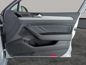 Volkswagen Passat 2.0 TDI EVO SEL DSG (150 ps) - HEATED SEATS - BLUETOOTH - PADDLE