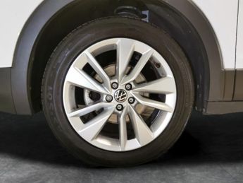 Volkswagen T-cross 1.0 TSI Active DSG (110 ps) - PARK SENSORS - AIR CON - DAB