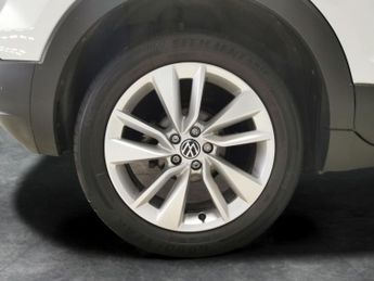 Volkswagen T-cross 1.0 TSI Active DSG (110 ps) - PARK SENSORS - AIR CON - DAB