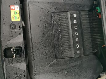 Peugeot E-2008 50kWh GT Premium (136 ps) - KEYLESS ENTRY - LED - REVERSE CAM