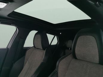 Peugeot E-2008 50kWh GT Premium (136 ps) - KEYLESS ENTRY - LED - REVERSE CAM