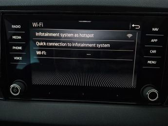 Skoda Karoq 1.5 TSI ACT SE L DSG (150 ps) - HEATED STEERING - PARKING PACKAG