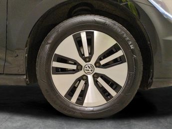 Volkswagen E-golf 35.8kWh e-Golf (136 ps) - LED - BLUETOOTH - PARK SENSORS