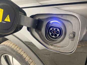 Volvo XC40 1.5h T4 Recharge 10.7kWh Core Plug-in (211 ps) - HEATED SEATS