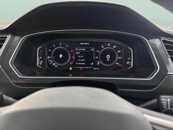 Volkswagen Tiguan 1.5 TSI Elegance DSG (150 ps) - KEYLESS ENTRY - PARK ASSIST - RE