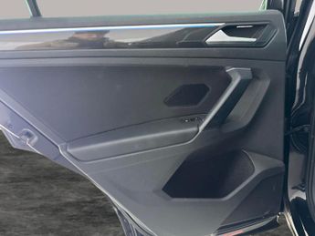 Volkswagen Tiguan 1.5 TSI Elegance DSG (150 ps) - KEYLESS ENTRY - PARK ASSIST - RE