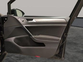 Volkswagen E-golf 35.8kWh e-Golf (136 ps) - LED - BLUETOOTH - PARK SENSORS