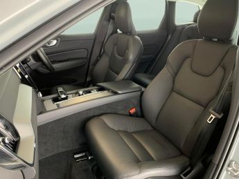 Volvo XC60 2.0 B5 MHEV Core AWD (250 ps) - LED - REVERSE CAM - NAV