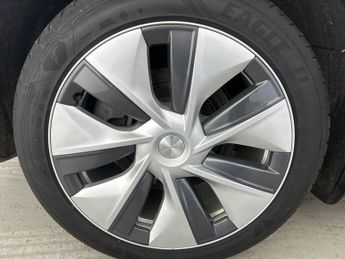 Tesla Model Y (Dual Motor) Long Range 4WDE (384 bhp) - HEATED STEERING - WIFI