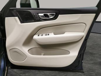 Volvo XC60 2.0h T6 Recharge 18.8kWh Plus Plug-in AWD (350 ps) - KEYLESS ENT