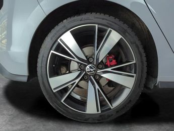 Volkswagen Golf 2.0 TDI GTD DSG (200 ps) - LED - ALCANTARA - HEATED STEERING