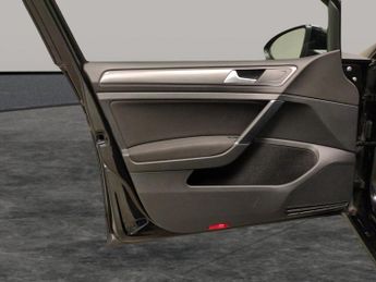 Volkswagen E-golf 35.8kWh e-Golf (136 ps) - LED - BLUETOOTH - PARK SENSORS