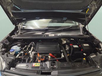 Peugeot E-2008 50kWh GT (7kW Charger) (136 ps) - LED - REVERSE CAM - NAV