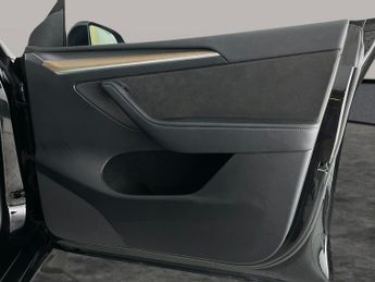 Tesla Model Y (Dual Motor) Long Range 4WDE (384 bhp) - REVERSE CAM - NAV - LEA