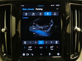 Volvo XC60 2.0h T6 Recharge 18.8kWh Plus Plug-in AWD (350 ps) - KEYLESS ENT