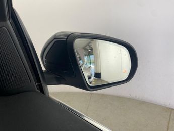 Mercedes-Benz EQC EQC 400 80kWh AMG Line (Premium Plus) 4MATIC (408 ps) - SELF PAR