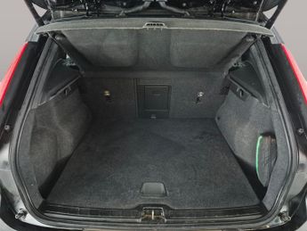 Volvo XC40 Recharge 69kWh Core (231 ps) - BLACK ROOF RAILS - ACTIVE LANE AS