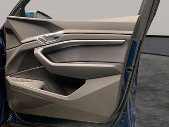 Audi e-tron 55 quattro 95kWh (408 ps) - ADJUSTABLE SUSPENSION - LANE DEPARTU