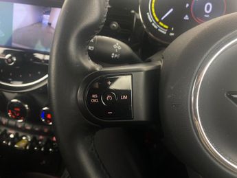 Mini Electric Hatch Cooper SE 32.6kWh Level 2 (184 ps) - HEATED SEATS - NAV