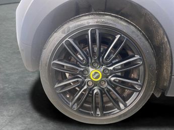 Mini Electric Hatch Cooper SE 32.6kWh Level 2 (184 ps) - HEATED SEATS - NAV