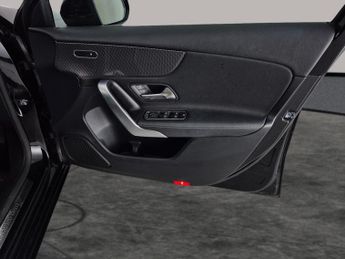 Mercedes-Benz A Class 1.5 A180d Sport (Executive) 7G-DCT (116 ps) - COMFORT PACK