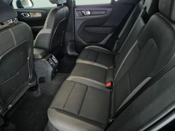 Volvo XC40 Recharge 69kWh Core (231 ps) - BLACK ROOF RAILS - ACTIVE LANE AS