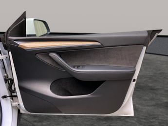 Tesla Model Y (Dual Motor) Long Range 4WDE (384 bhp) - HEATED STEERING