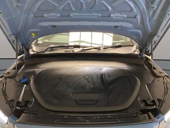 Volvo XC40 Recharge 69kWh Plus (231 ps) - KEYLESS ENTRY - PARK ASSIST - LED