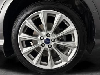 Ford Kuga 2.0 TDCi Vignale Powershift AWD (180 ps) - REVERSE CAM - NAV