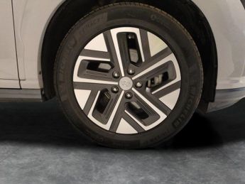 Hyundai Kona 64kWh Ultimate (10.5kW Charger) (204 ps) - LED - REVERSE CAM - N